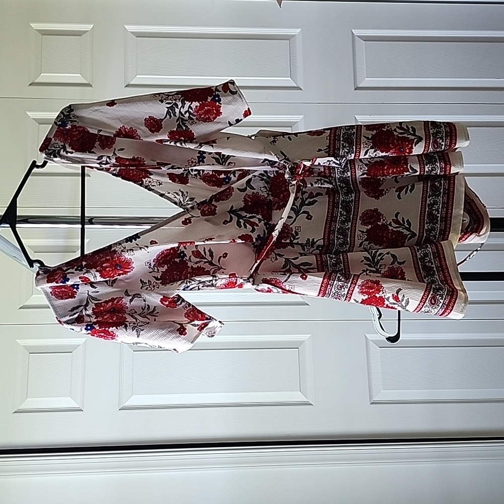 Trixxi red white floral romper sz M